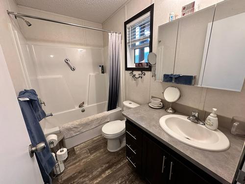 4248 Ross Spur Road, Ross Spur, BC - Indoor Photo Showing Bathroom