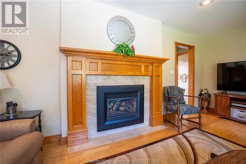 931 Charing Cross Rd Road, Chatham, ON - Indoor Photo Showing Living Room