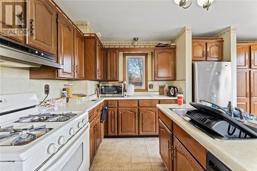 8550 Disputed Road, Lasalle, ON - Indoor Photo Showing Kitchen