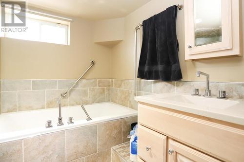 355 Dryden Ave, Sault Ste. Marie, ON - Indoor Photo Showing Bathroom