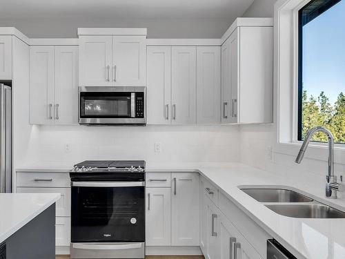 14-830 Westview Way, West Kelowna, BC - Indoor Photo Showing Kitchen With Double Sink