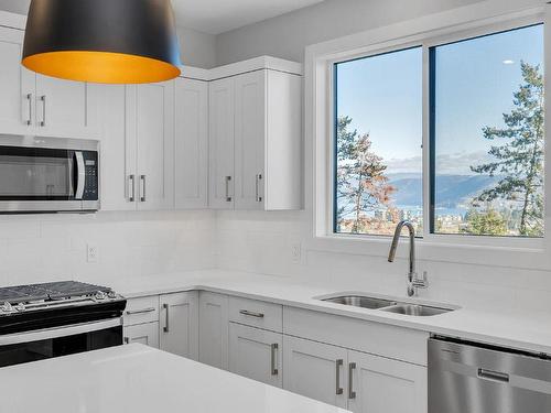 14-830 Westview Way, West Kelowna, BC - Indoor Photo Showing Kitchen With Double Sink