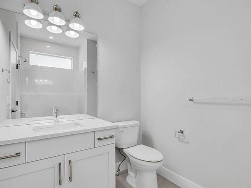 14-830 Westview Way, West Kelowna, BC - Indoor Photo Showing Bathroom
