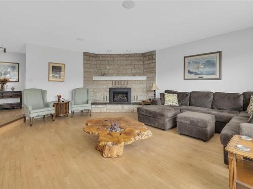 1686 Pritchard Drive, West Kelowna, BC - Indoor Photo Showing Living Room With Fireplace
