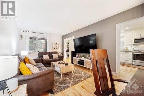 1725 Boyer Road, Ottawa, ON - Indoor Photo Showing Living Room