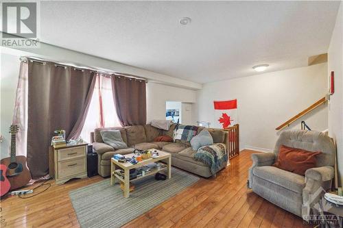 23 Forester Crescent Unit#C, Ottawa, ON - Indoor Photo Showing Living Room