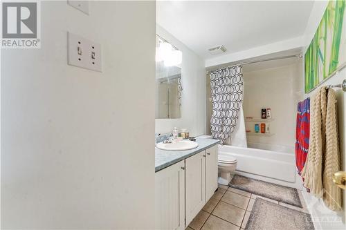 23 Forester Crescent Unit#C, Ottawa, ON - Indoor Photo Showing Bathroom