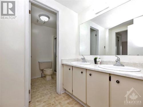 461 Sandhamn Private, Ottawa, ON - Indoor Photo Showing Bathroom