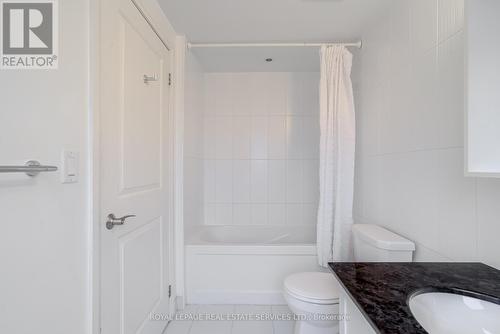 #308 -222 Finch Ave W, Toronto, ON - Indoor Photo Showing Bathroom