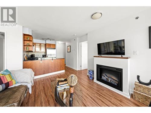 404 822 Seymour, Vancouver, BC - Indoor Photo Showing Living Room With Fireplace