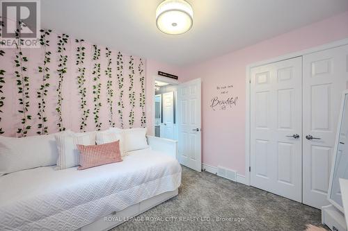 21 Kortright Rd E, Guelph, ON - Indoor Photo Showing Bedroom