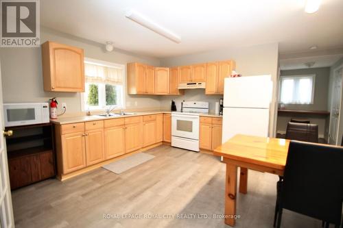 88 Main Street, Northern Bruce Peninsula, ON - Indoor Photo Showing Kitchen With Double Sink