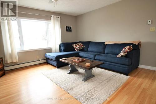88 Main Street, Northern Bruce Peninsula, ON - Indoor Photo Showing Living Room