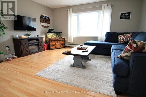 88 Main Street, Northern Bruce Peninsula, ON - Indoor Photo Showing Living Room