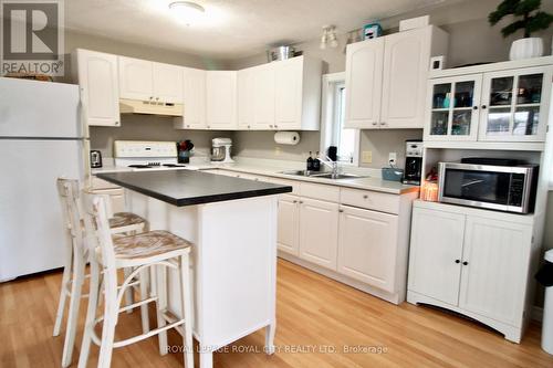 88 Main Street, Northern Bruce Peninsula, ON - Indoor Photo Showing Kitchen With Double Sink