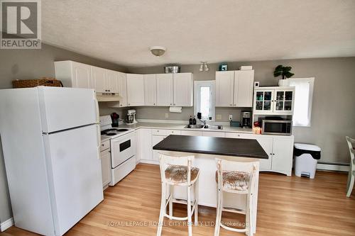 88 Main Street, Northern Bruce Peninsula, ON - Indoor Photo Showing Kitchen With Double Sink