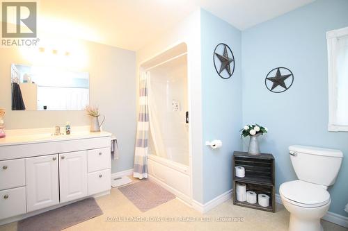 88 Main Street, Northern Bruce Peninsula, ON - Indoor Photo Showing Bathroom