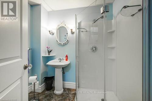 4367 Ontario St, Lincoln, ON - Indoor Photo Showing Bathroom
