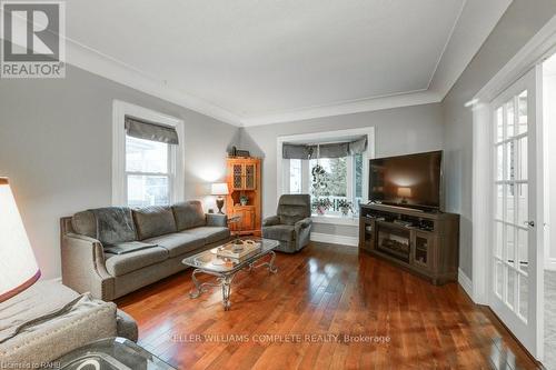 4367 Ontario Street, Lincoln, ON - Indoor Photo Showing Living Room