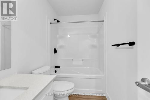 #58 -1595 Capri Cres, London, ON - Indoor Photo Showing Bathroom