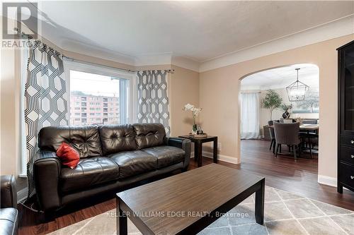 17 Dundas Street, Hamilton, ON - Indoor Photo Showing Living Room