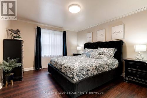 17 Dundas Street, Hamilton, ON - Indoor Photo Showing Bedroom