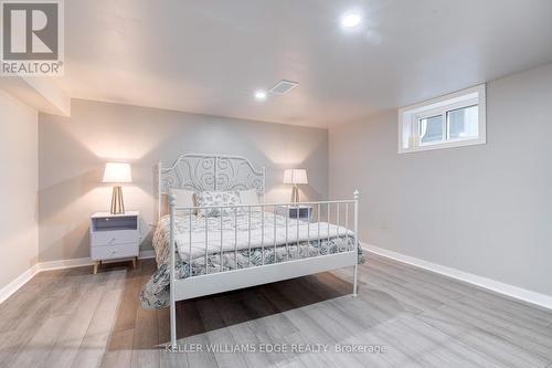 17 Dundas St, Hamilton, ON - Indoor Photo Showing Bedroom