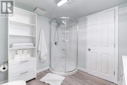 17 Dundas Street, Hamilton, ON - Indoor Photo Showing Bathroom