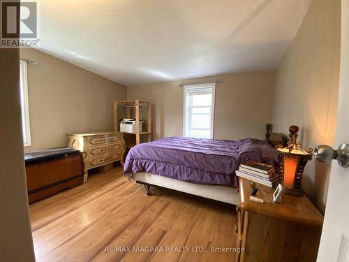 452 Rosehill Rd, Fort Erie, ON - Indoor Photo Showing Bedroom
