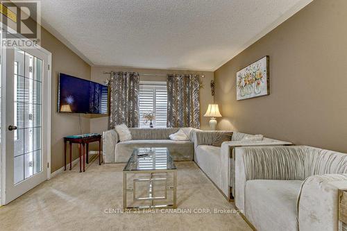 78 Benedict Crt, London, ON - Indoor Photo Showing Living Room