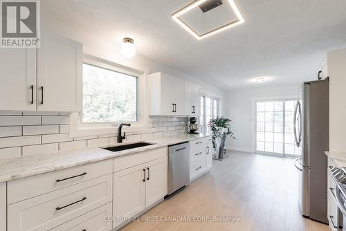 1 Church St E, Dutton/Dunwich, ON - Indoor Photo Showing Kitchen With Upgraded Kitchen