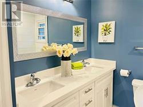 123 Lottridge St, Hamilton, ON - Indoor Photo Showing Bathroom