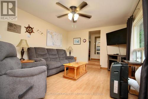 7213 6 Highway, Northern Bruce Peninsula, ON - Indoor Photo Showing Living Room