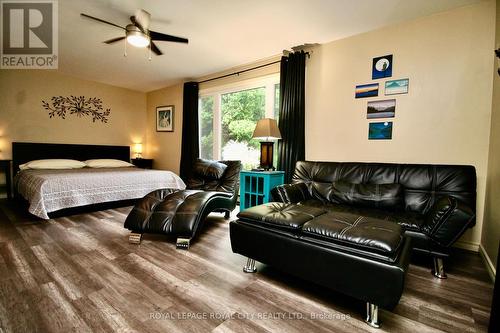 7213 6 Highway, Northern Bruce Peninsula, ON - Indoor Photo Showing Bedroom