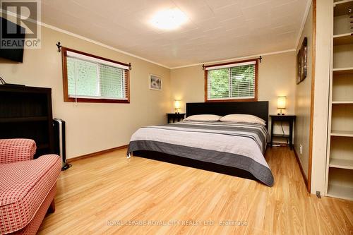 7213 6 Highway, Northern Bruce Peninsula, ON - Indoor Photo Showing Bedroom