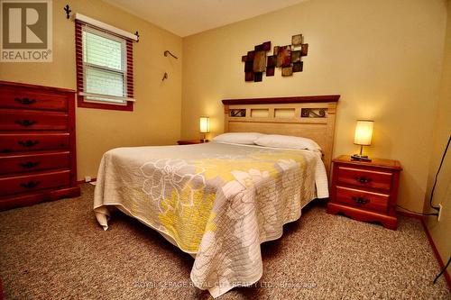 7213 6 Highway, Northern Bruce Peninsula, ON - Indoor Photo Showing Bedroom