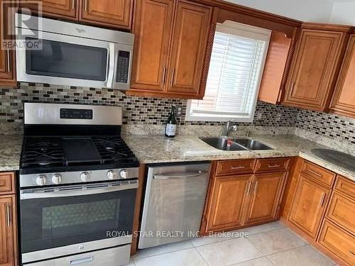 39 Silkwood Crescent, Brampton, ON - Indoor Photo Showing Kitchen With Double Sink