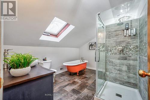 8227 Creditview Rd, Brampton, ON - Indoor Photo Showing Bathroom