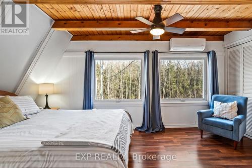 137 Fell Station Dr, Kawartha Lakes, ON - Indoor Photo Showing Bedroom