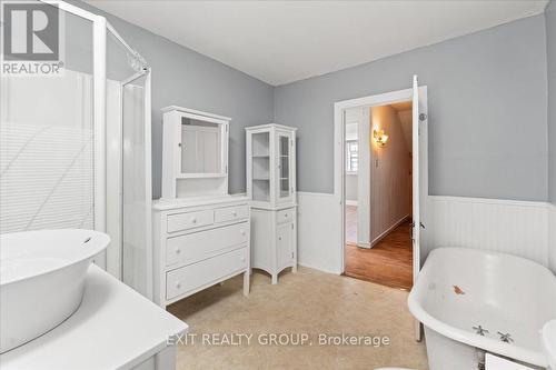 11 Ferguson St, Prince Edward County, ON - Indoor Photo Showing Bathroom