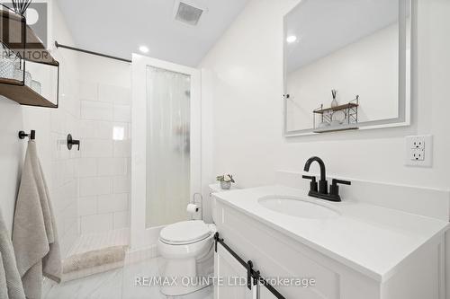 598 Swamp College Rd, Prince Edward County, ON - Indoor Photo Showing Bathroom