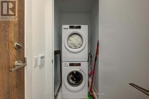 #2009 - 251 Manitoba Street, Toronto, ON - Indoor Photo Showing Laundry Room