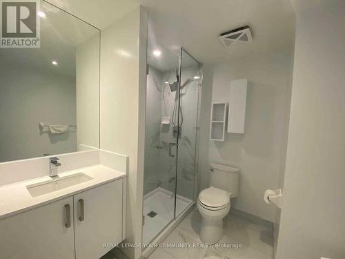 126 Clarence St, Vaughan, ON - Indoor Photo Showing Bathroom