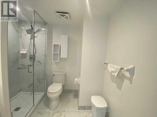126 Clarence St, Vaughan, ON - Indoor Photo Showing Bathroom
