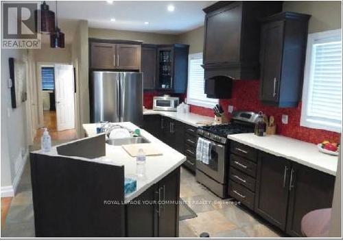 126 Clarence St, Vaughan, ON - Indoor Photo Showing Kitchen With Upgraded Kitchen