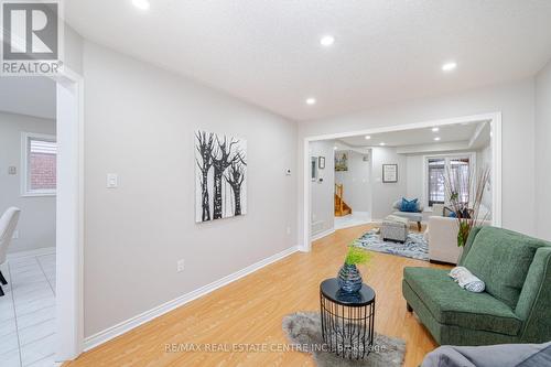 5938 Chorley Pl, Mississauga, ON - Indoor Photo Showing Living Room