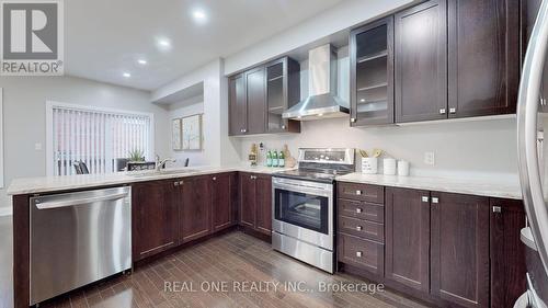 33 Bellflower Lane, Richmond Hill, ON - Indoor Photo Showing Kitchen With Stainless Steel Kitchen
