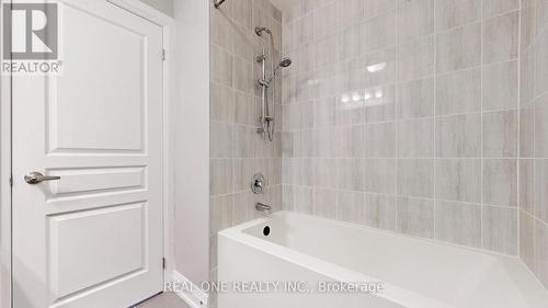 33 Bellflower Lane, Richmond Hill, ON - Indoor Photo Showing Bathroom