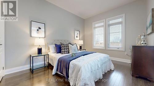 33 Bellflower Lane, Richmond Hill, ON - Indoor Photo Showing Bedroom