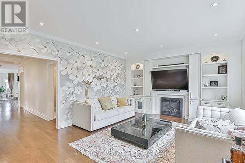 142 Larratt Lane, Richmond Hill, ON - Indoor Photo Showing Living Room With Fireplace